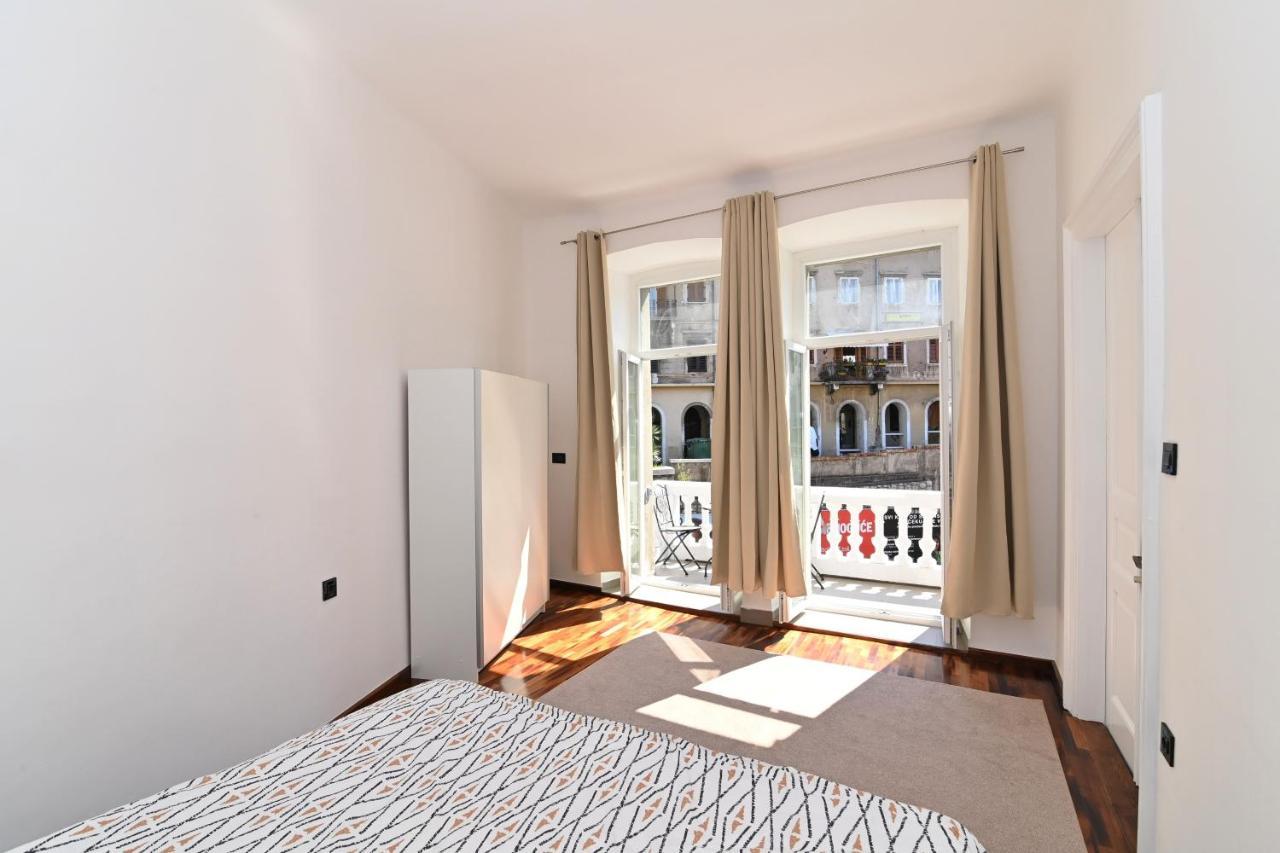 Tyson Apartman *